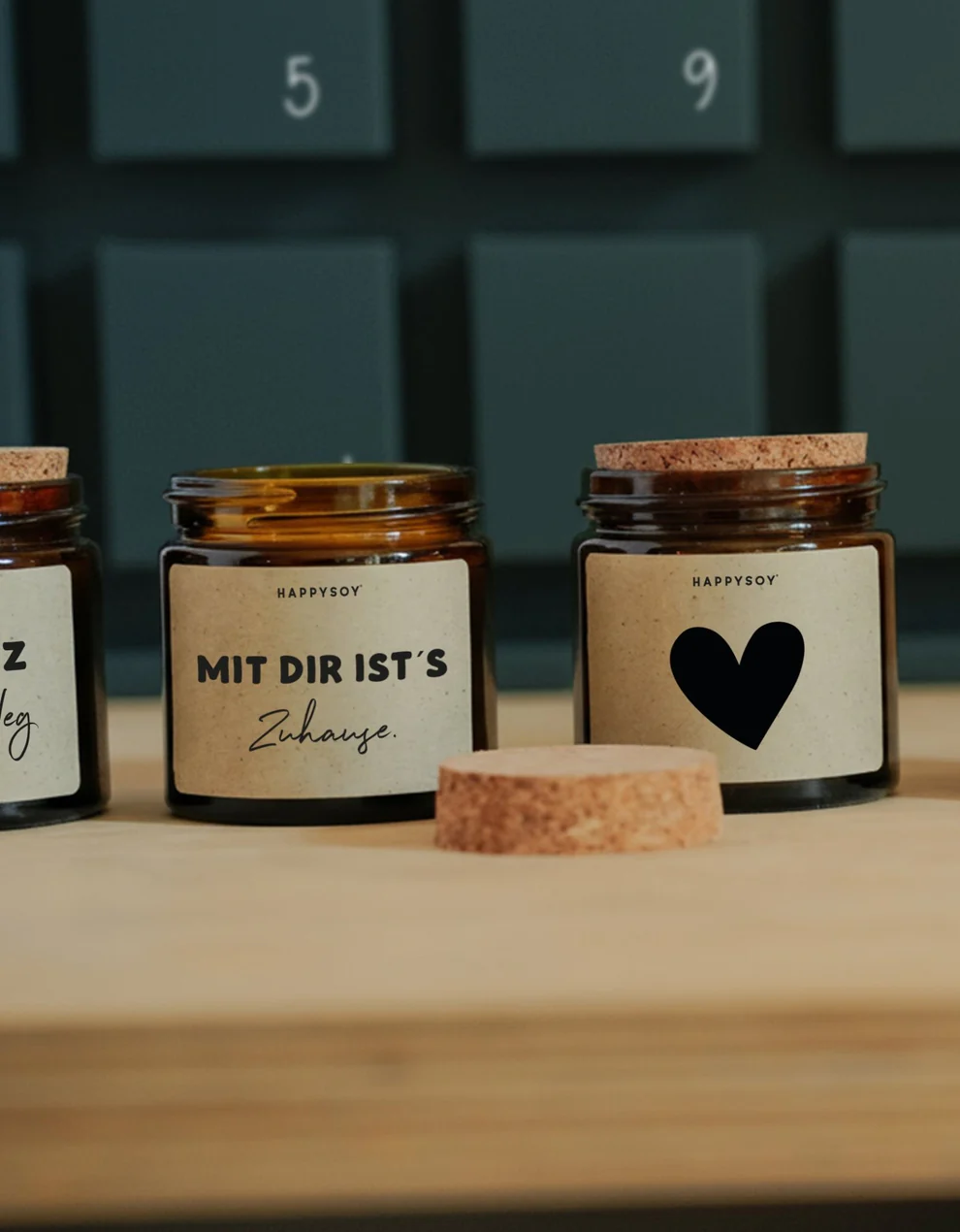 Happysoy Adventskalender 2025 – 24x Duftkerzen im Braunglas
