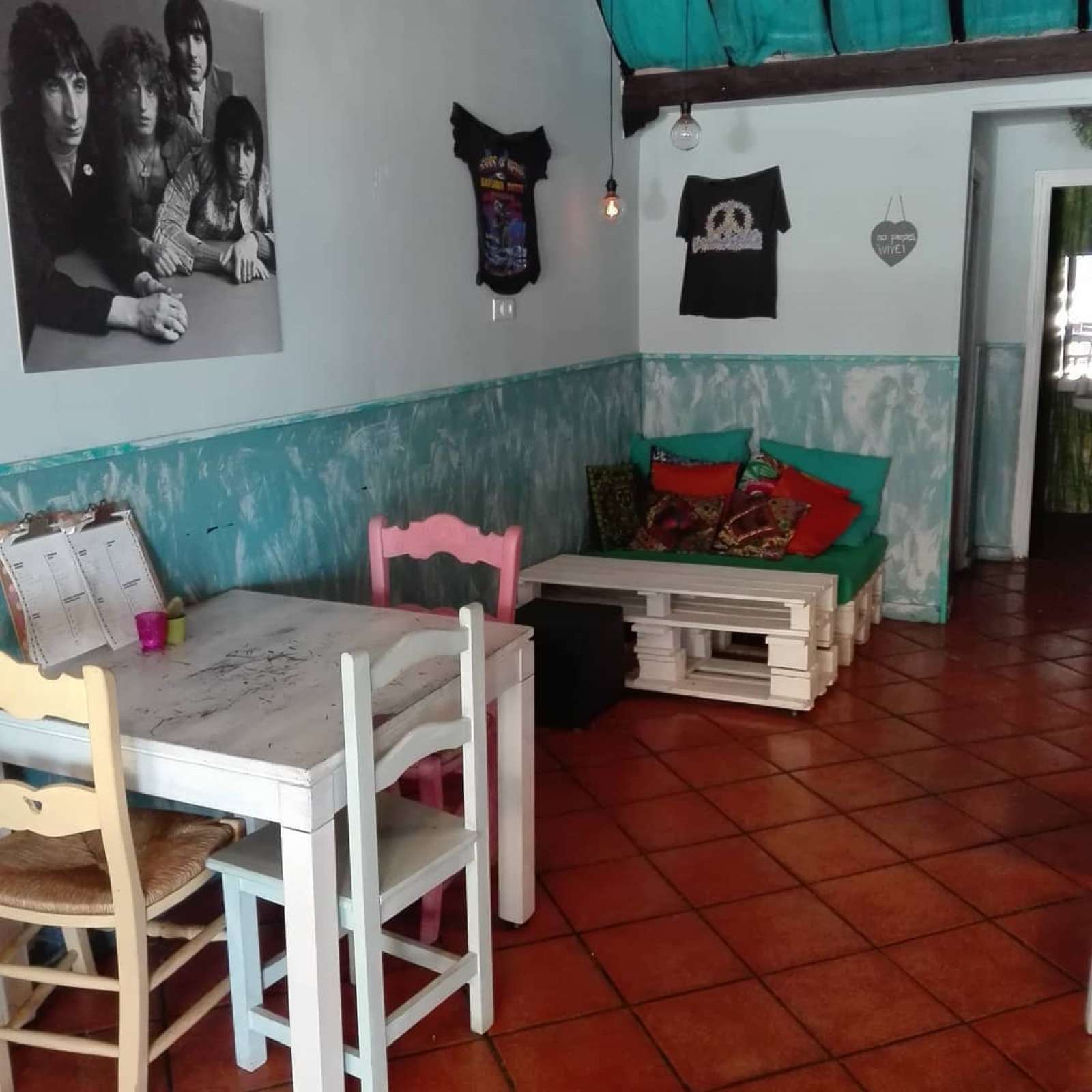 Woodstock  Café Bar