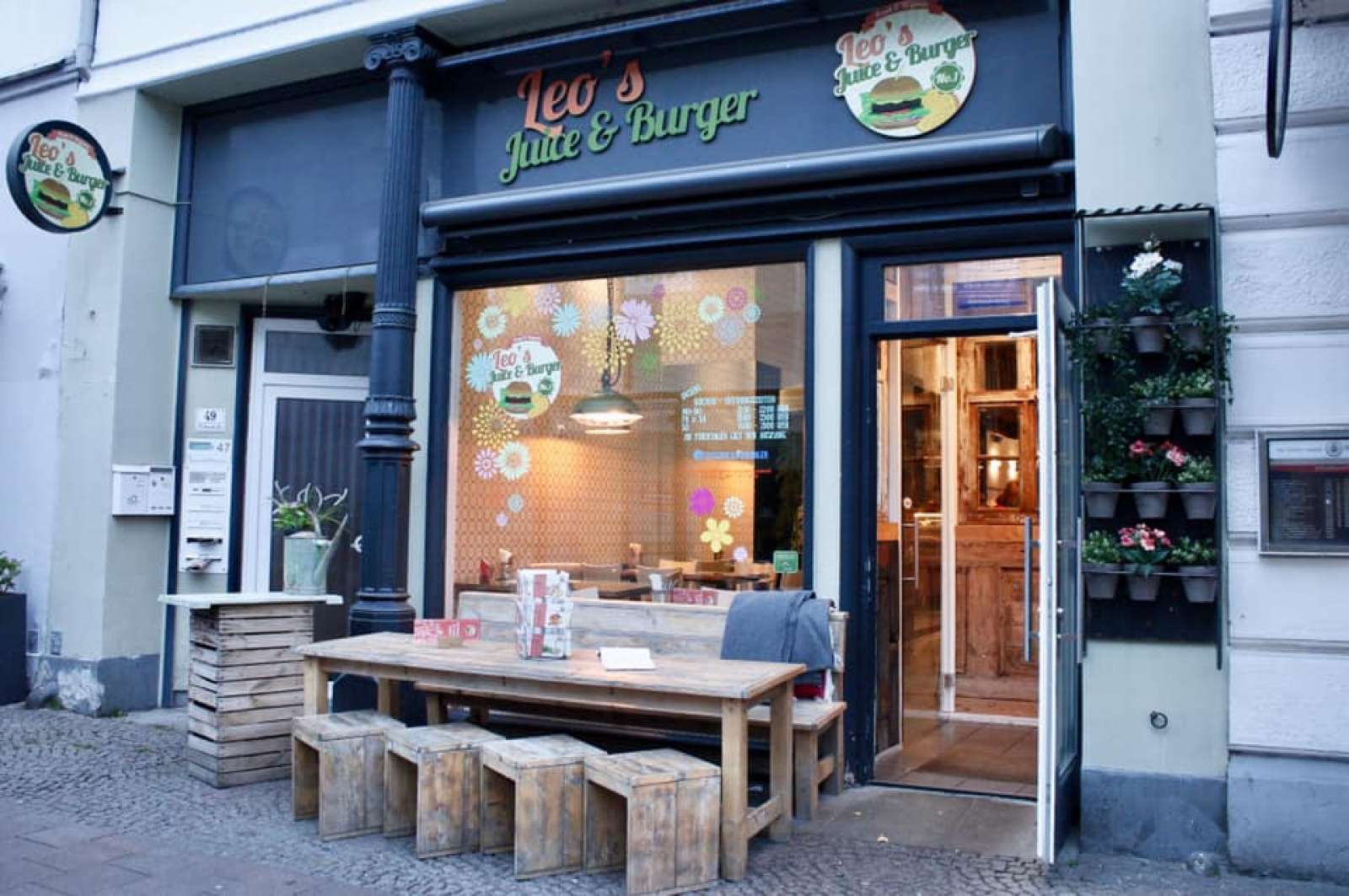 Leo's Juice & Burger