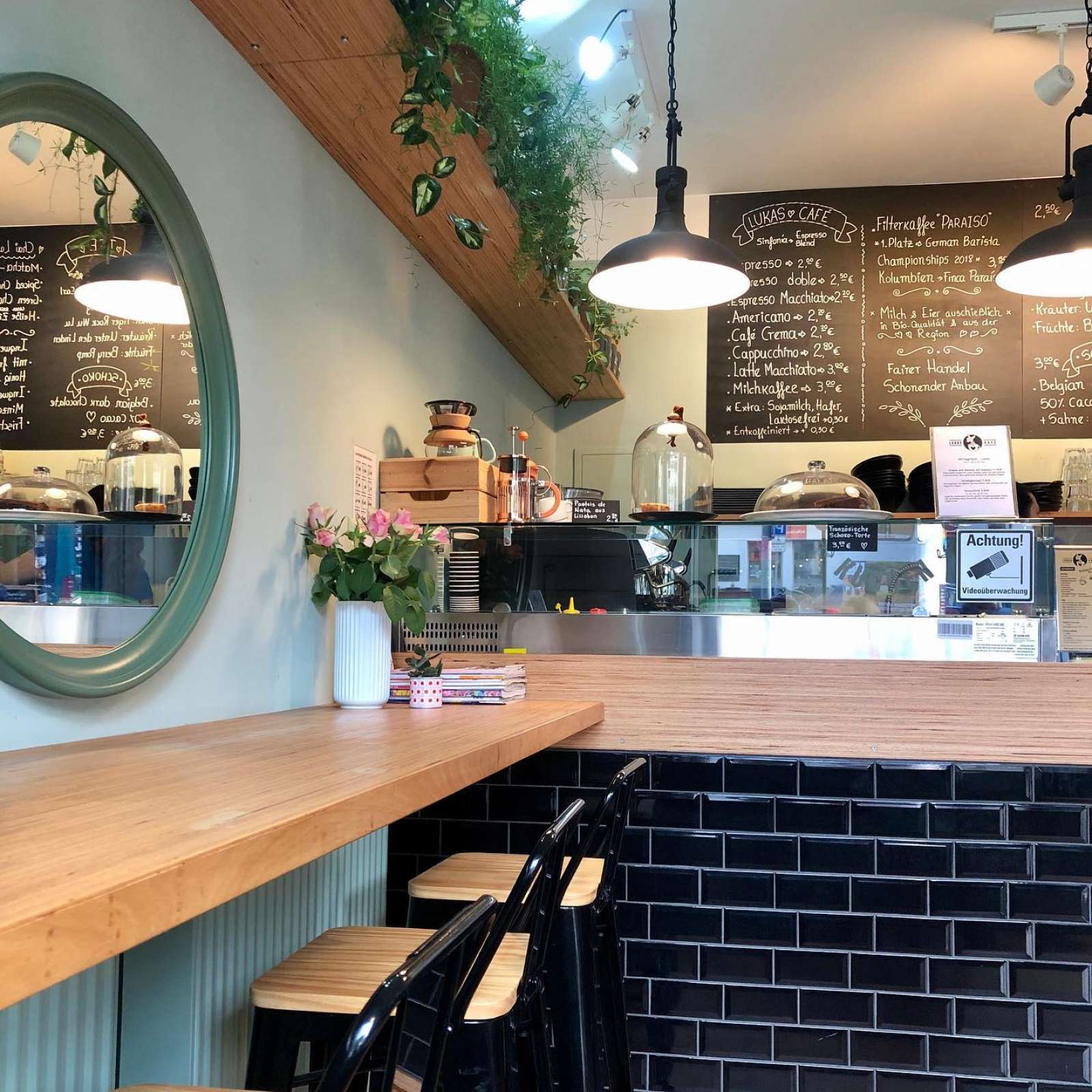 Lukas Café