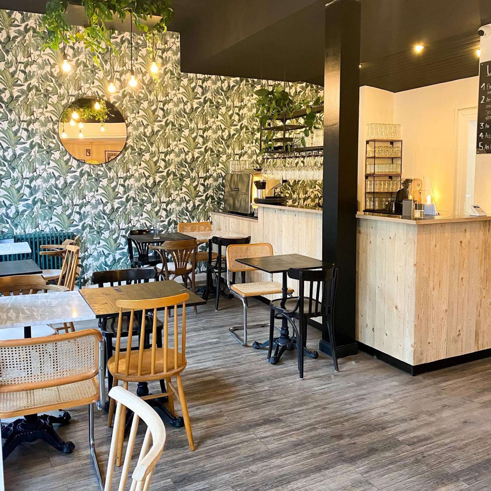 LUUC Café Deli Wein